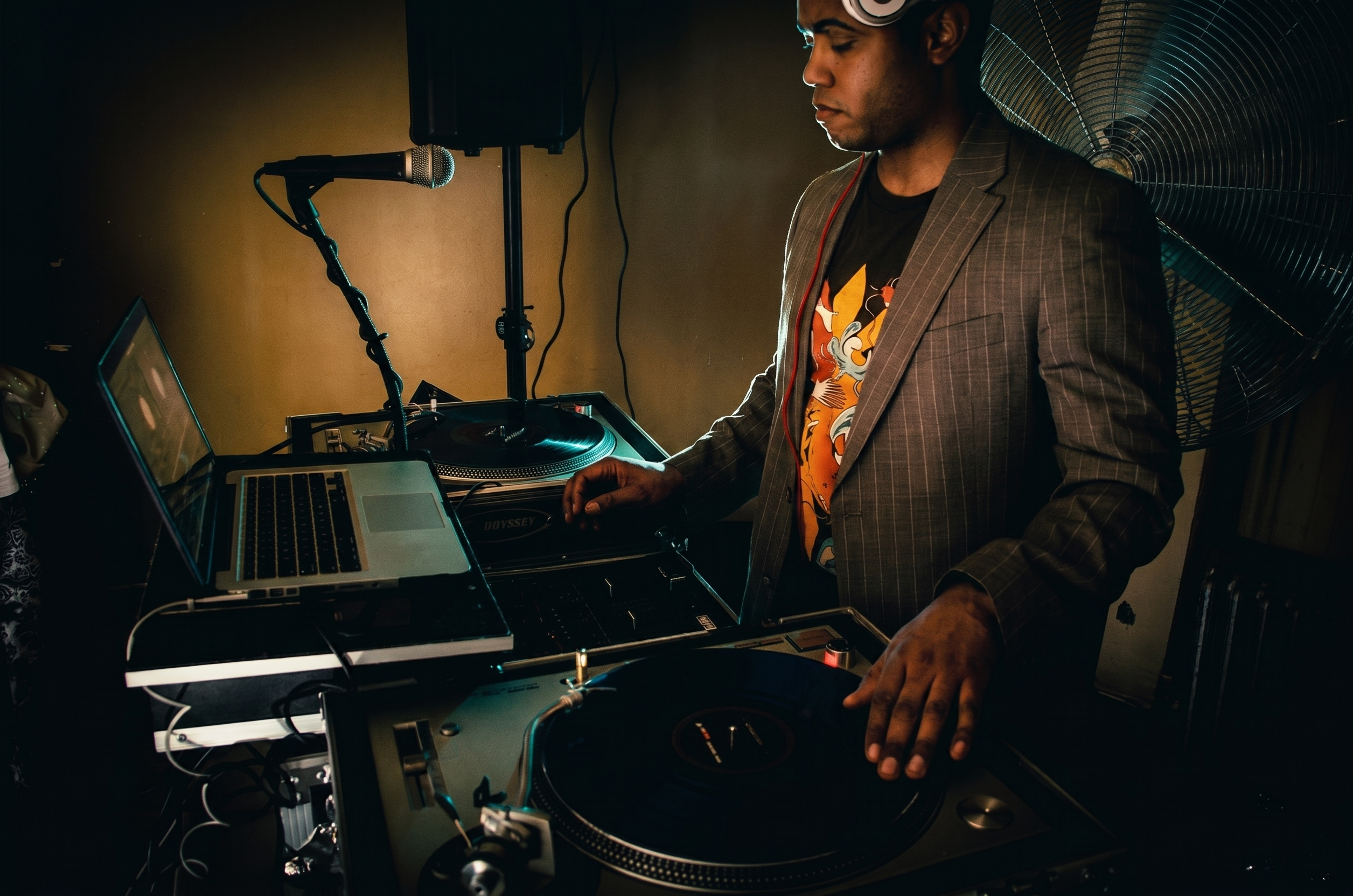 DJ ALL-HANDZ premium live visual